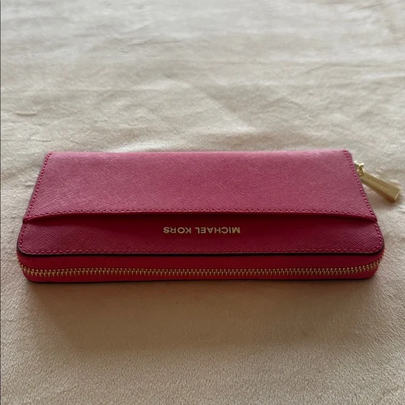 Michael Kors Vibrant pink Wallet - Picture 2 of 6